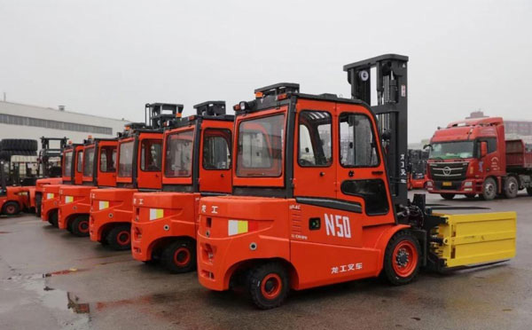 龙工天水叉车经销商服务对比：选购时需要注意的关键点